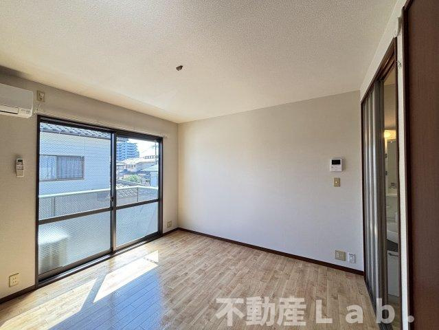 アヴァンツァーレ浦田の居間・リビング