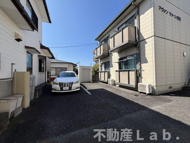 アヴァンツァーレ浦田の駐車場