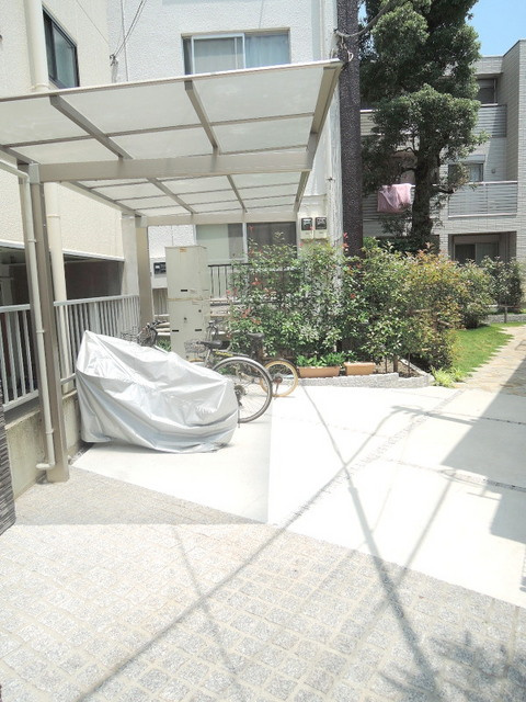 パティオ上目黒のその他共用部分|★屋根付き駐輪場★