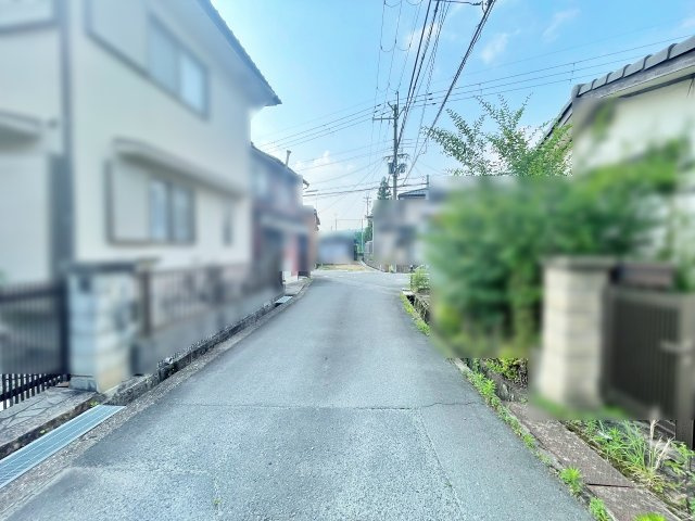 売土地　八木町八木野條の前面道路含む現地写真