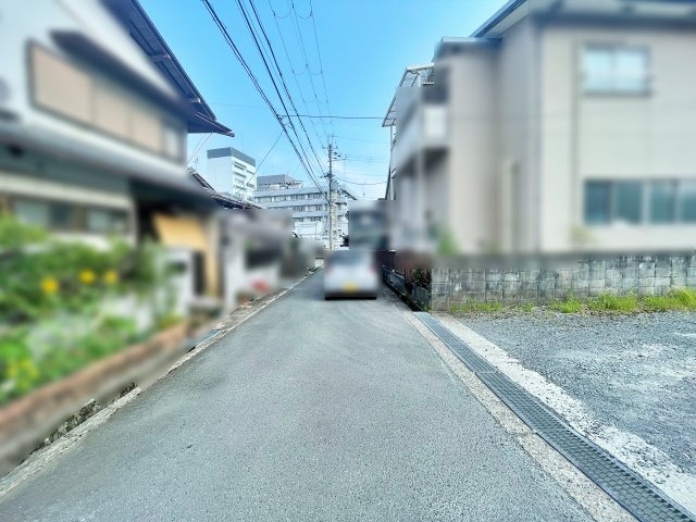 売土地　八木町八木野條の前面道路含む現地写真
