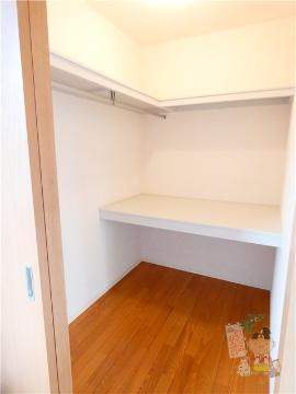 シャーメゾンつばき１番館の収納|ウォークインクローゼット