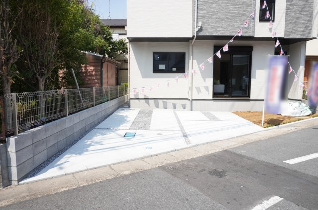 越谷市蒲生南町 新築分譲住宅の駐車場