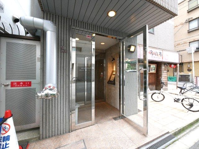 ノールプレール新町のエントランス