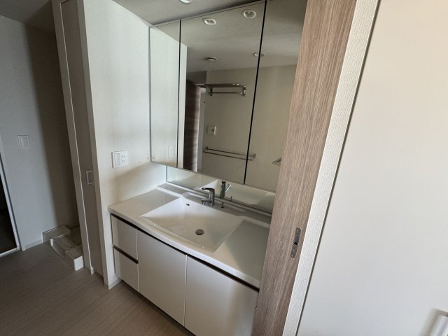 シンフォニア新千里南町ガーデンズの独立洗面台