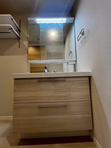 グランリュミエスタ茨木春日の洗面所