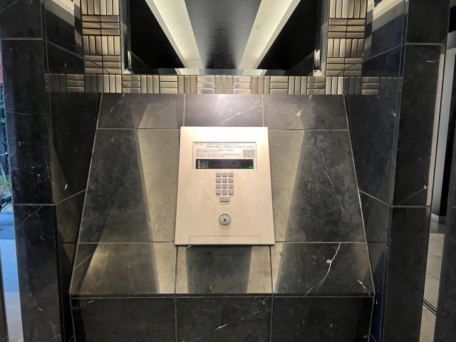 プレサンス堺筋本町駅前のエントランス