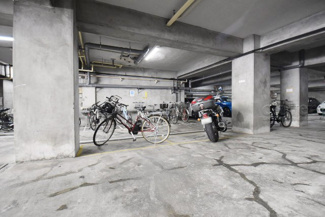 【駐車場】 | バイク置き場。空き区画の有無や駐輪料金、サイズおよび排気量規定などについては、改めてお問い合わせください。～即日のご見学可能～　お問合せはお気軽にどうぞ。