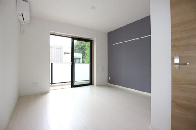 ＬＯＣ’Ｓ　ＫＵＲＯＫＡＷＡの居間・リビング