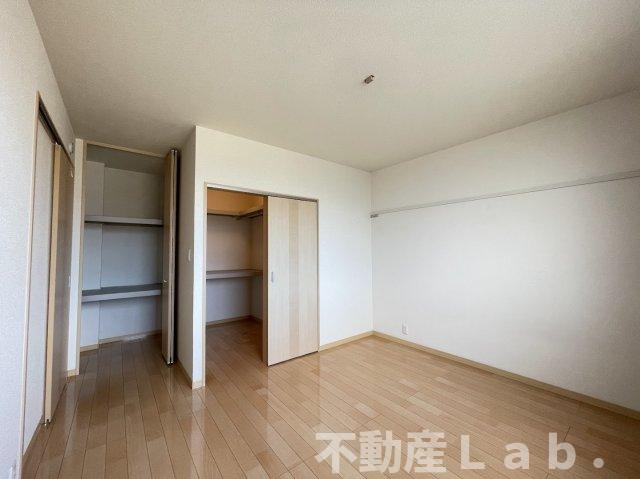 サンビレッジ松原の洋室