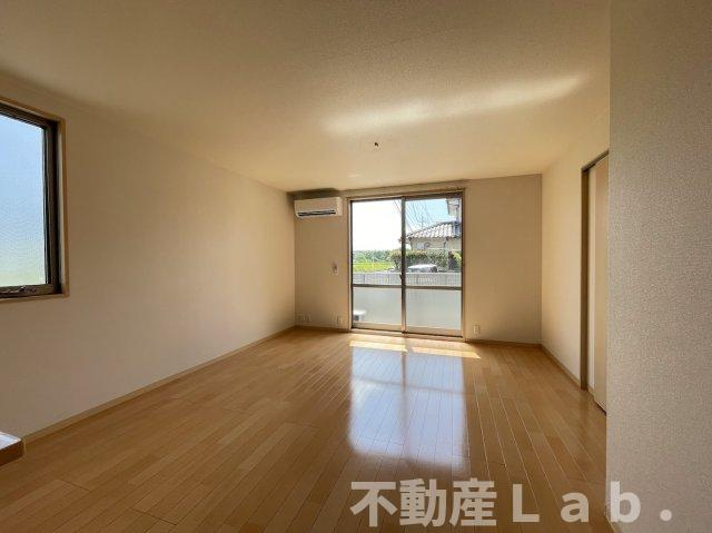 サンビレッジ松原の居間・リビング