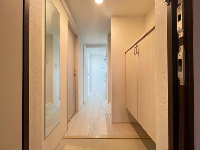 セレニテ本町グランデの玄関