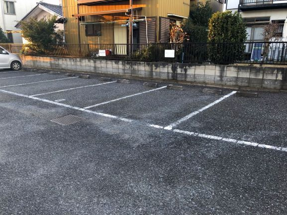 レオパレスモンテローザの駐車場