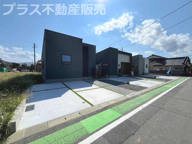 【外観】 | 福岡市西区太郎丸2丁目・平屋　1号棟（全3棟）【仲介手数料無料・0円】 | 現地写真。プラス不動産販売なら、現場の全ての棟をまとめてご見学頂けます。