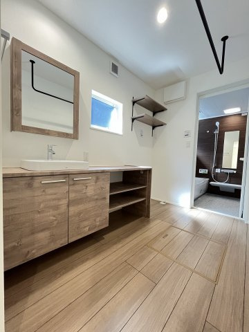 【洗面所】 | 福岡市西区太郎丸2丁目・平屋　1号棟（全3棟）【仲介手数料無料・0円】 | 現地写真。