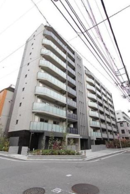 【外観】 | スカイコートヒルズ北新宿 | 鉄筋コンクリート造のがっちりとした建物。