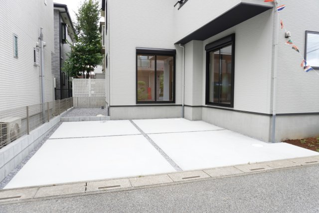 草加市中根2丁目 新築分譲住宅の駐車場