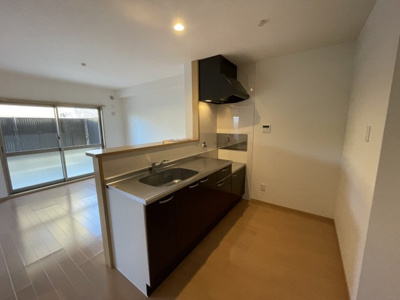 【居間・リビング】 | ドエル | ※同物件、別のお部屋の写真です