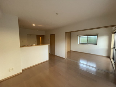 【居間・リビング】 | ドエル | ※同物件、別のお部屋の写真です