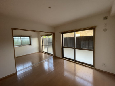 【居間・リビング】 | ドエル | ※同物件、別のお部屋の写真です