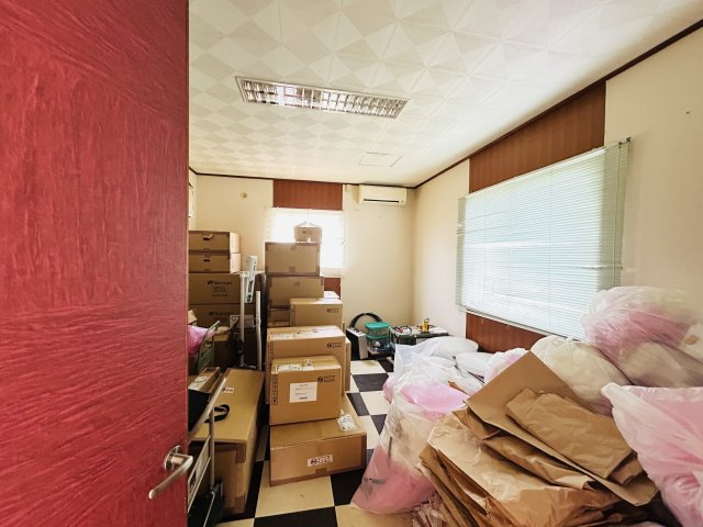 板良敷貸店舗のロビー