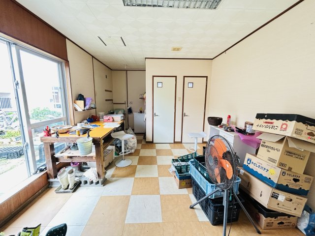 板良敷貸店舗のロビー