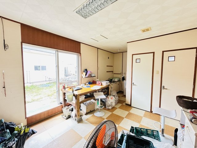 板良敷貸店舗のロビー