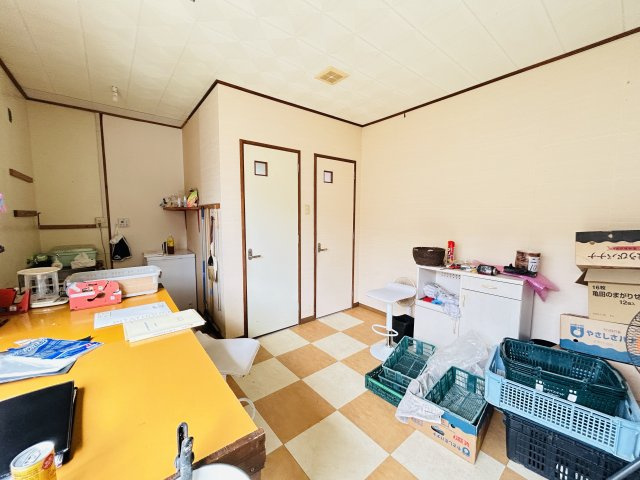 板良敷貸店舗のロビー