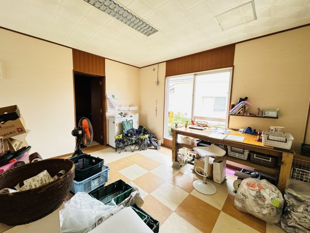 板良敷貸店舗のロビー