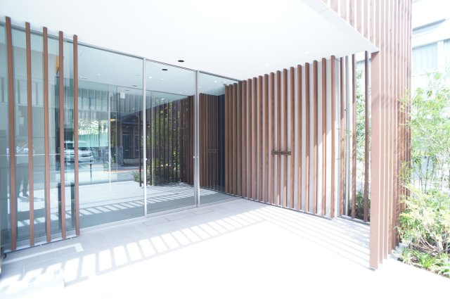 プライムメゾン清澄リバーフロントのエントランス