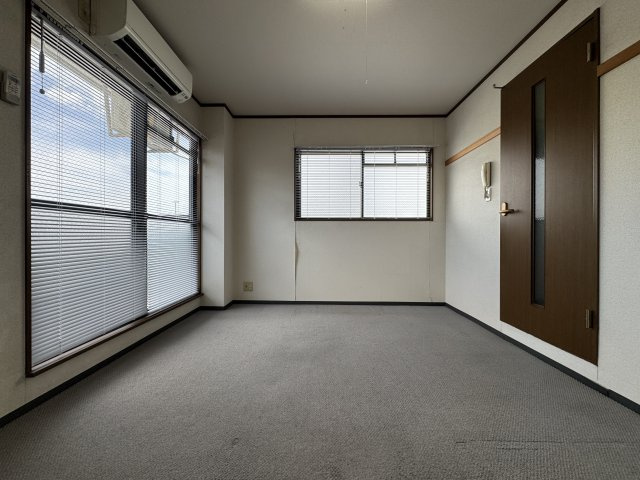 郷原マンションの居間・リビング