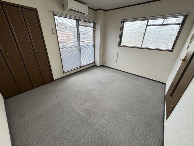 郷原マンションの洋室