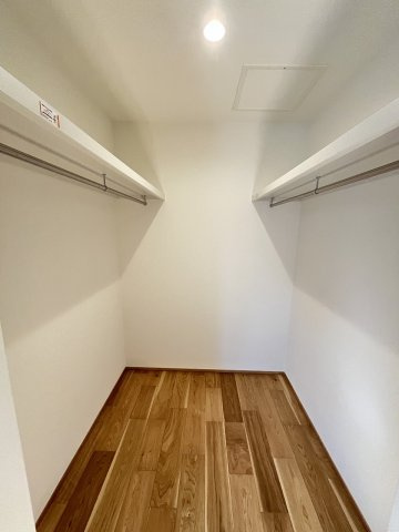【収納】 | 福岡市西区太郎丸2丁目・平屋　2号棟（全3棟）【仲介手数料無料・0円】 | 現地写真。ウォークインクローゼットです。