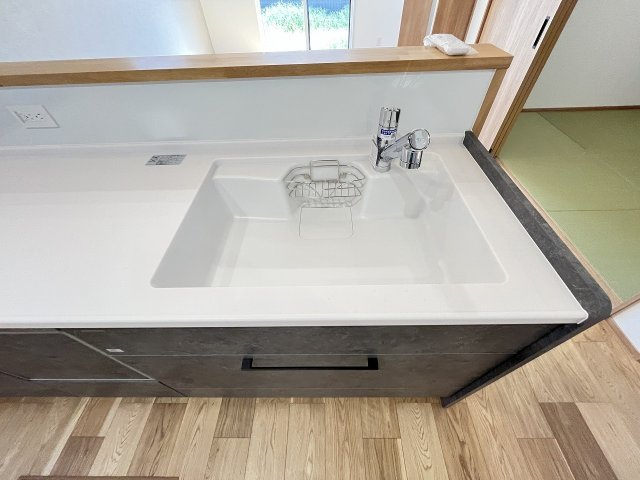 【キッチン】 | 福岡市西区太郎丸2丁目・平屋　2号棟（全3棟）【仲介手数料無料・0円】 | 現地写真。