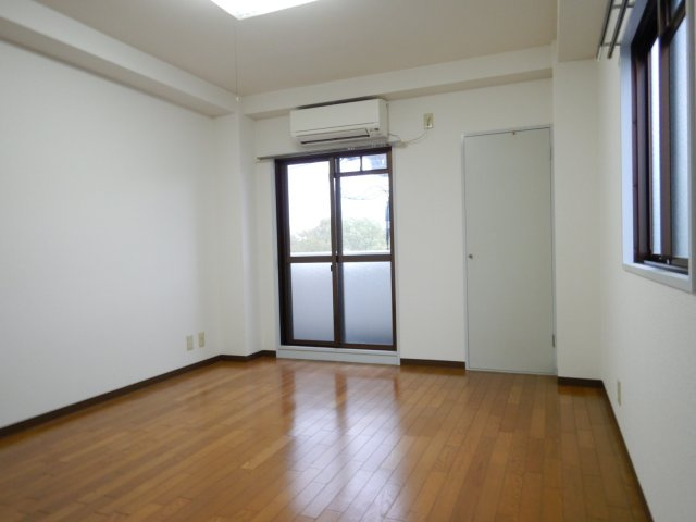 ハイエスト大倉山公園の居間・リビング