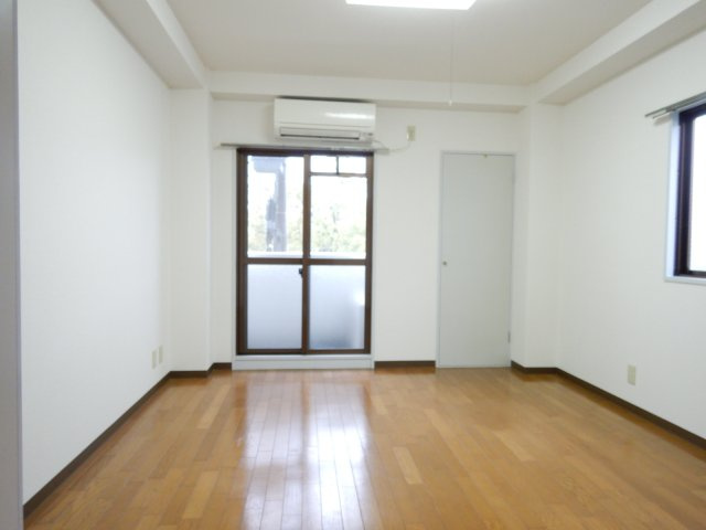 ハイエスト大倉山公園の居間・リビング