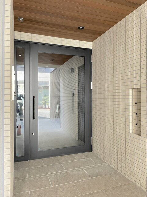新宿区西落合１丁目の賃貸マンションのエントランス