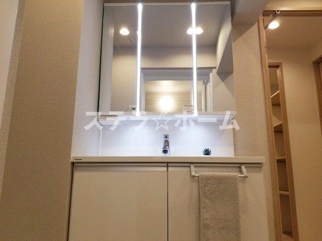 リバーサイドともぶち第一住宅23号棟の独立洗面台|独立洗面台あり、毎朝おしゃれに忙しい女性の方におすすめです