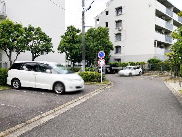 リバーサイドともぶち第一住宅23号棟の駐車場