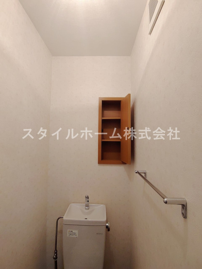 【トイレ】 | ヴィラ・コパン | 別部屋写真です。