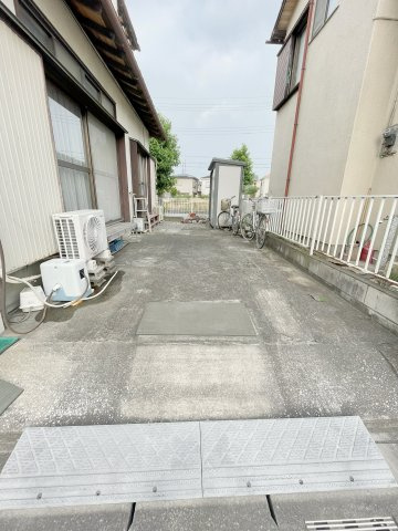 中古戸建・貸家　熊谷市原島　4DKの駐車場|カースペースあり！