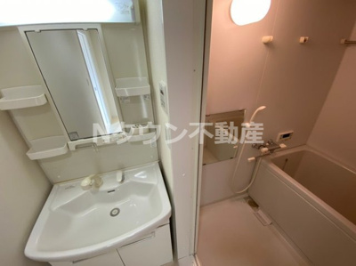 【洗面所】 | グリーンハイツ | ゆったりとスペースのある洗面所