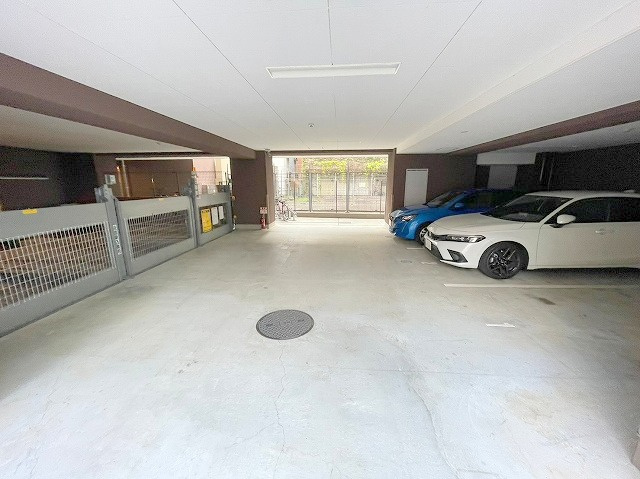 MsCOMFORTESAKAの駐車場