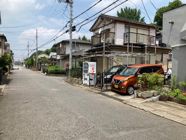 【土地】鶴ヶ島市富士見建築条件無し売地の前面道路含む現地写真|前面道路含む現地写真です