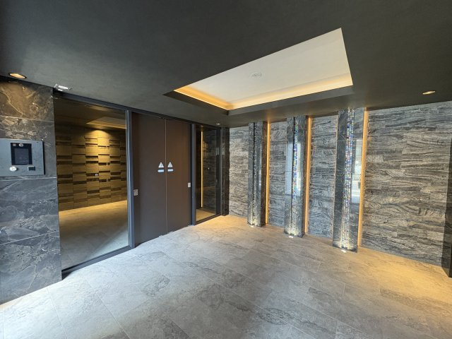 S-RESIDENCE原木中山azureのロビー