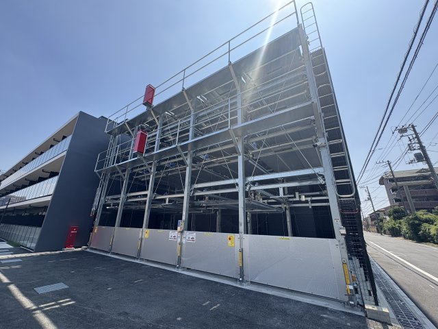 S-RESIDENCE原木中山azureの駐車場