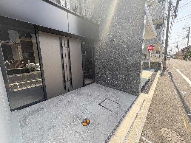 S-RESIDENCE原木中山azureのエントランス