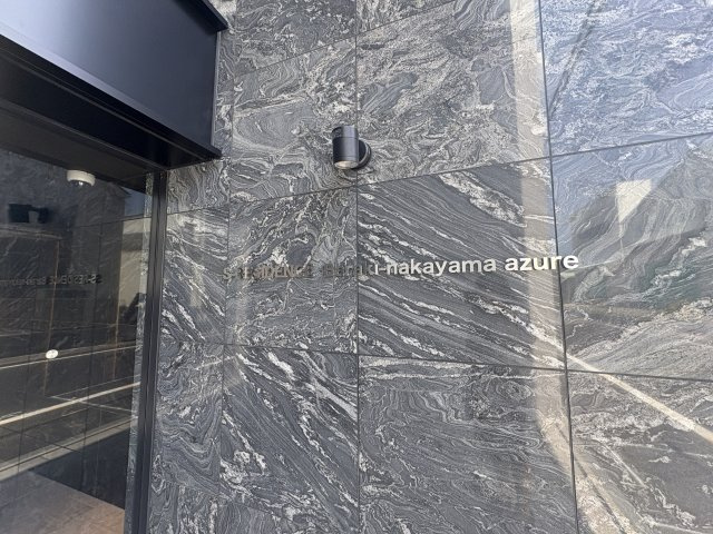 S-RESIDENCE原木中山azureの駐車場