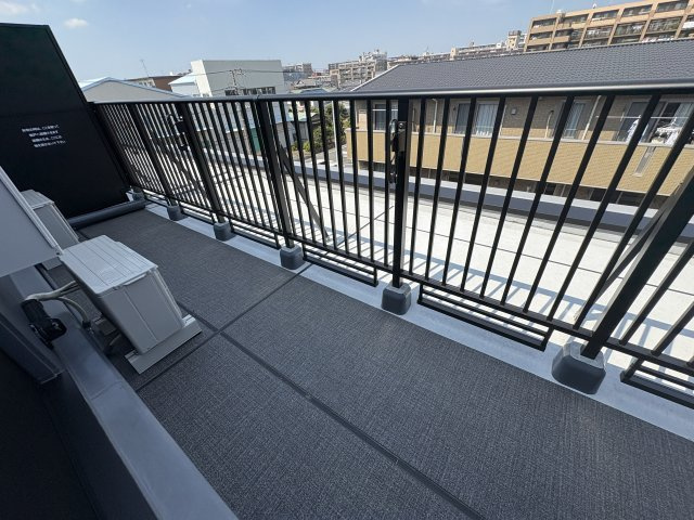 S-RESIDENCE原木中山azureのバルコニー