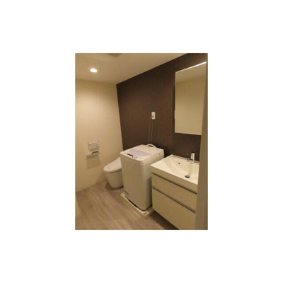 【独立洗面台】 | M-1 Tokyo 東矢口2 | 独立洗面台、小物を置くことができて便利です。